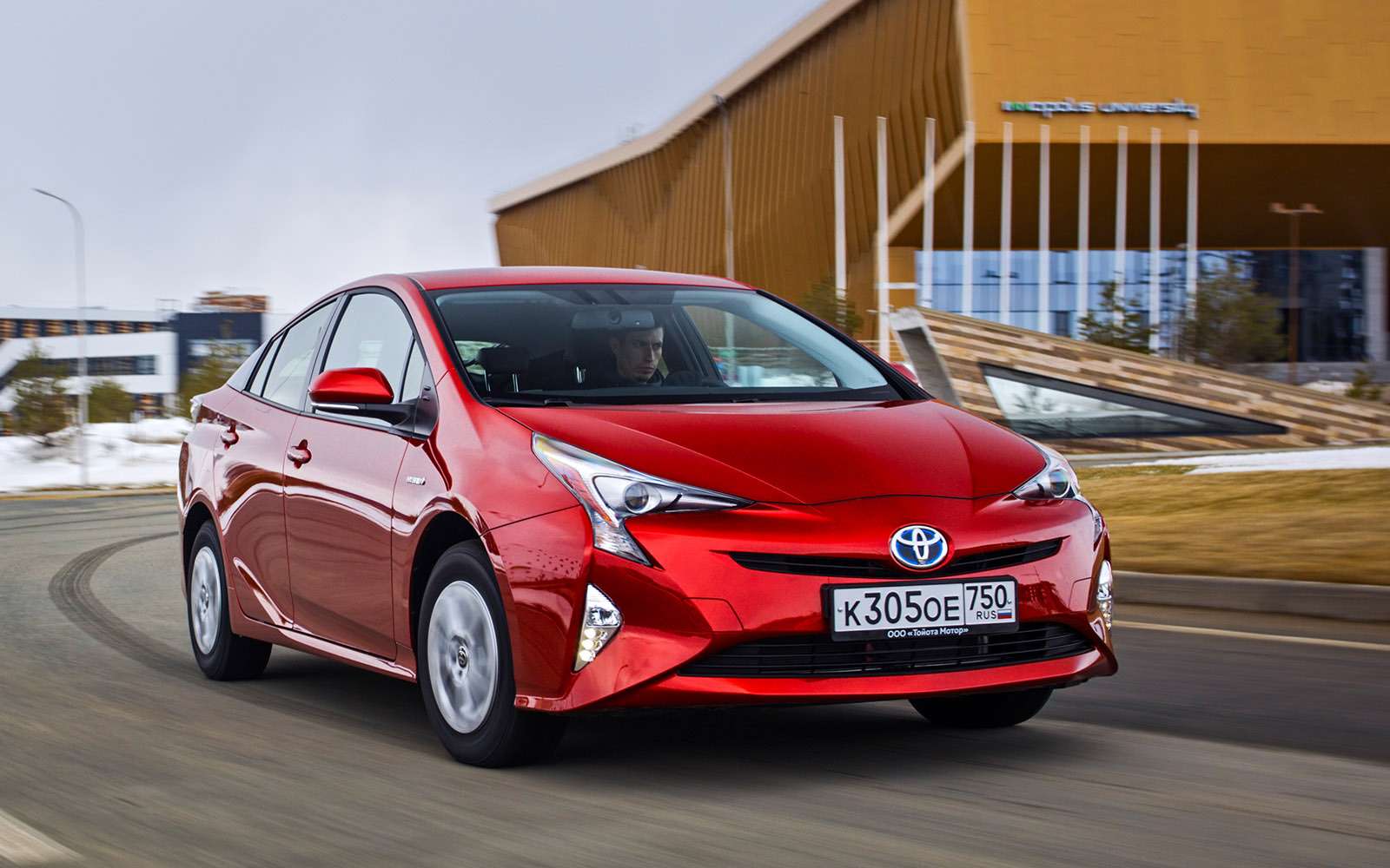 Новая Toyota Prius: сколько стоит ?! - фото 755704