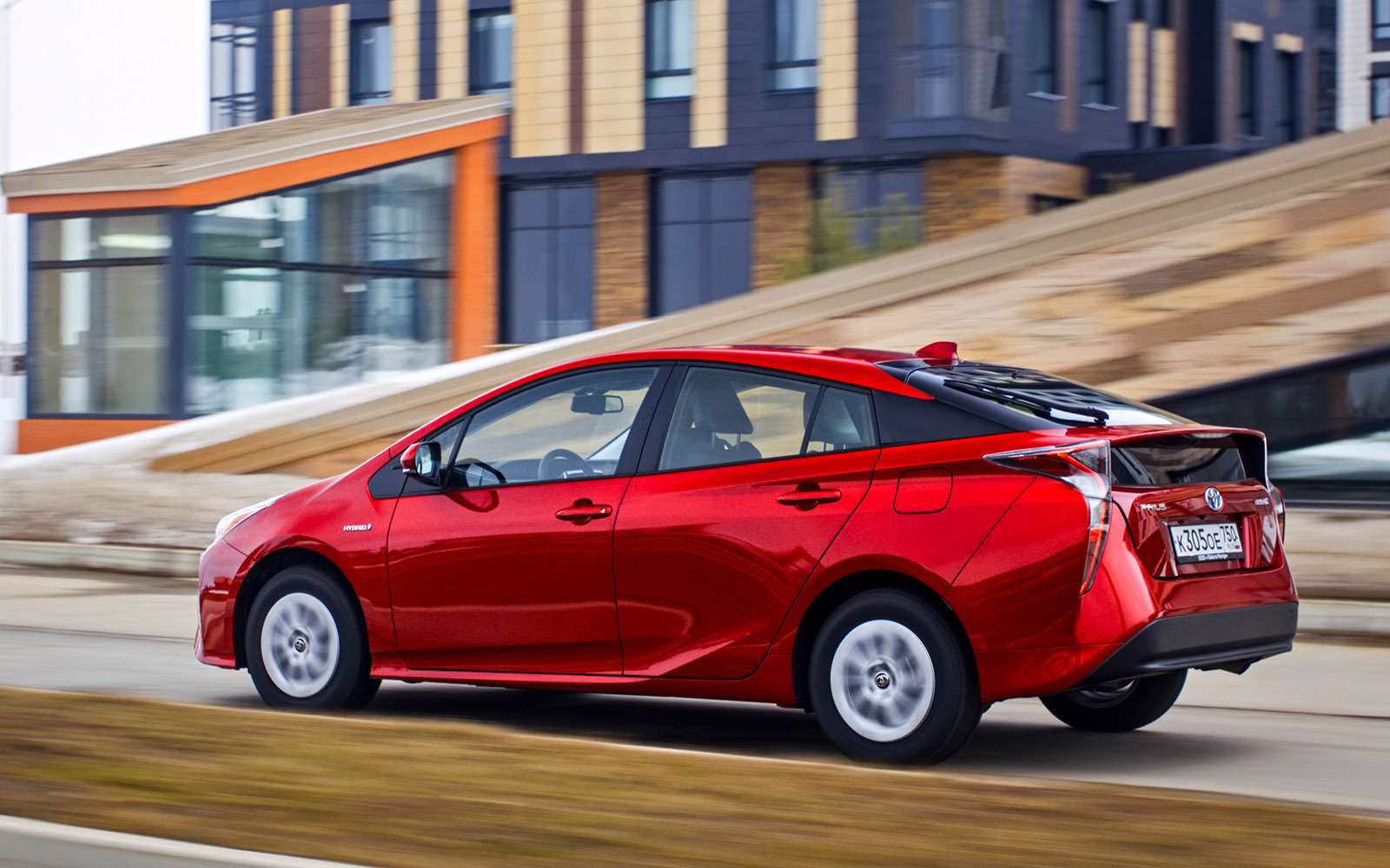 Новая Toyota Prius: сколько стоит ?! - фото 755705
